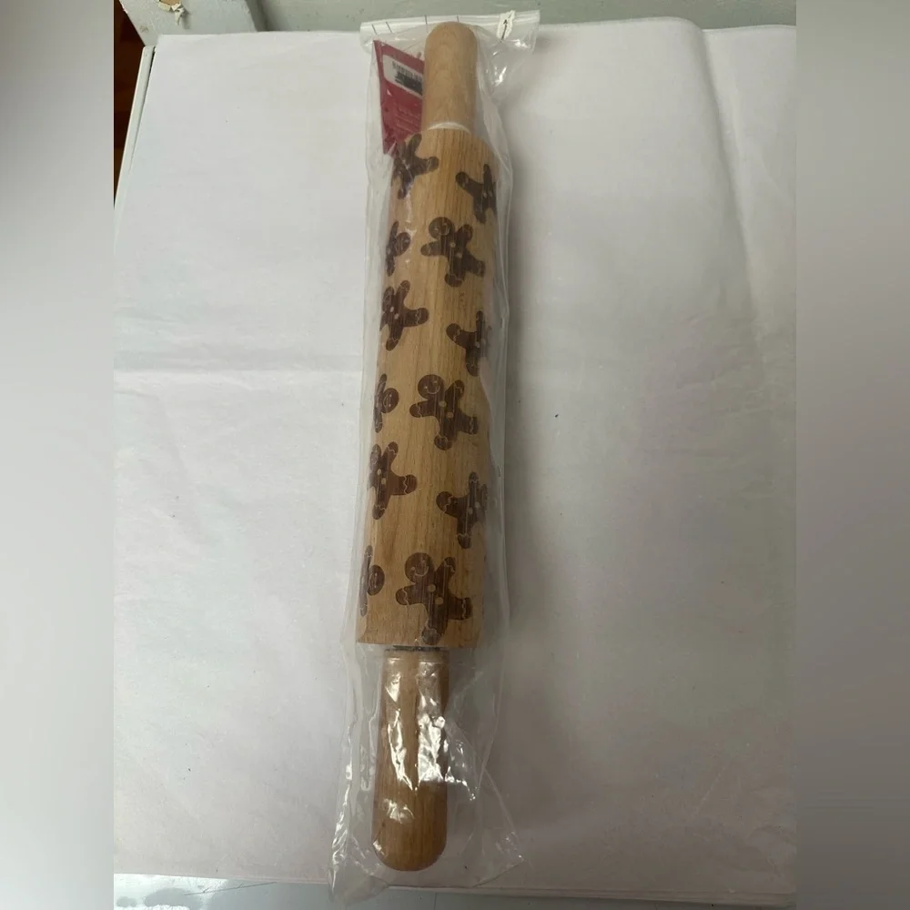 WOODEN GINGERBREAD MAN EMBOSSED ROLLING PIN wood Adorable NEW